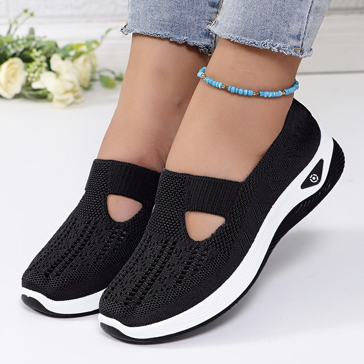 Easy entry sneakers with a stable fit