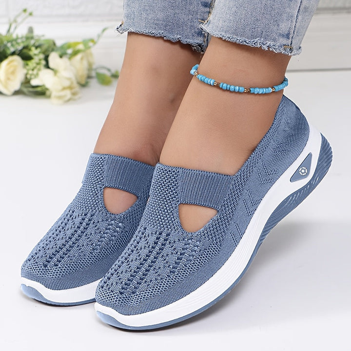Easy entry sneakers with a stable fit