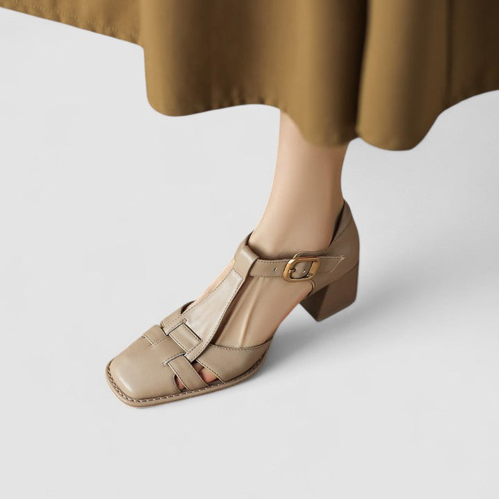 Scarlett – Orthopedische T-band blokhakken