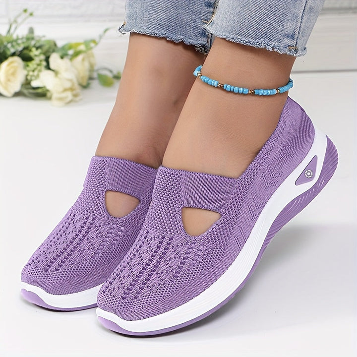 Easy entry sneakers with a stable fit