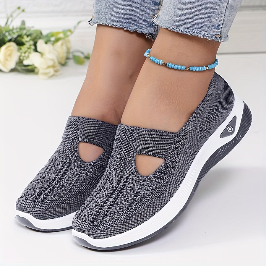Easy entry sneakers with a stable fit