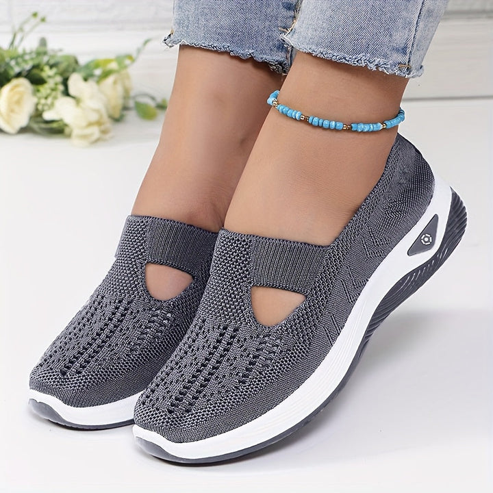 Easy entry sneakers with a stable fit
