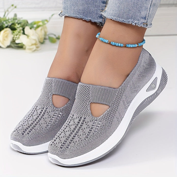 Easy entry sneakers with a stable fit
