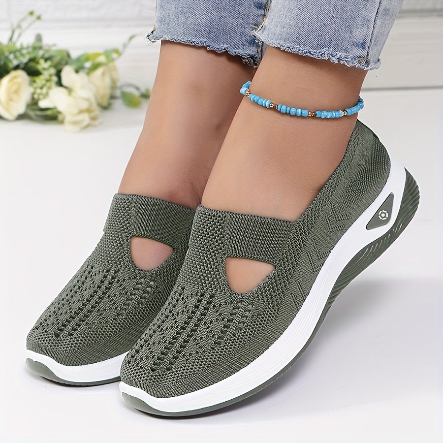 Easy entry sneakers with a stable fit
