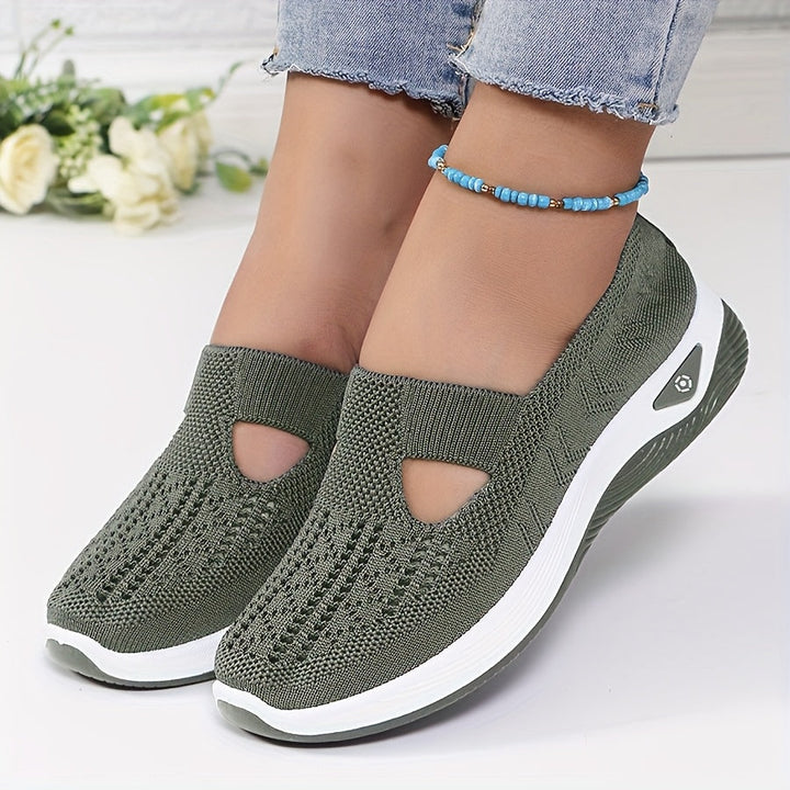 Easy entry sneakers with a stable fit