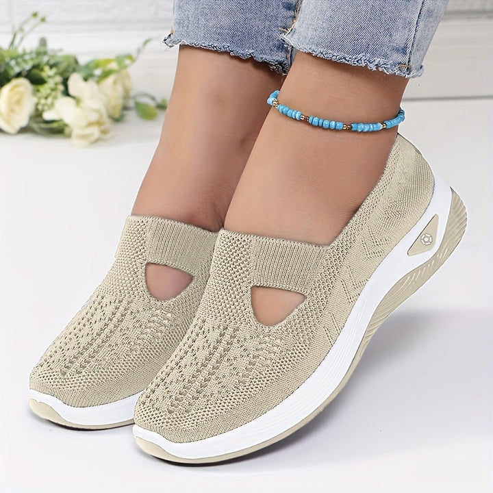 Easy entry sneakers with a stable fit