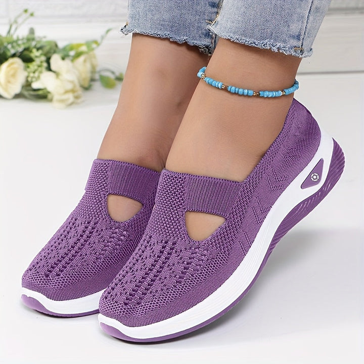 Easy entry sneakers with a stable fit