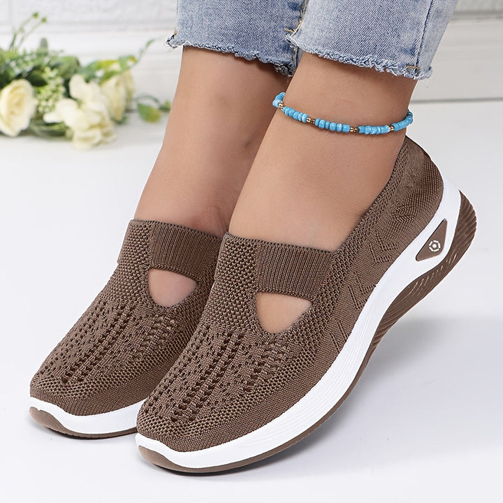 Easy entry sneakers with a stable fit