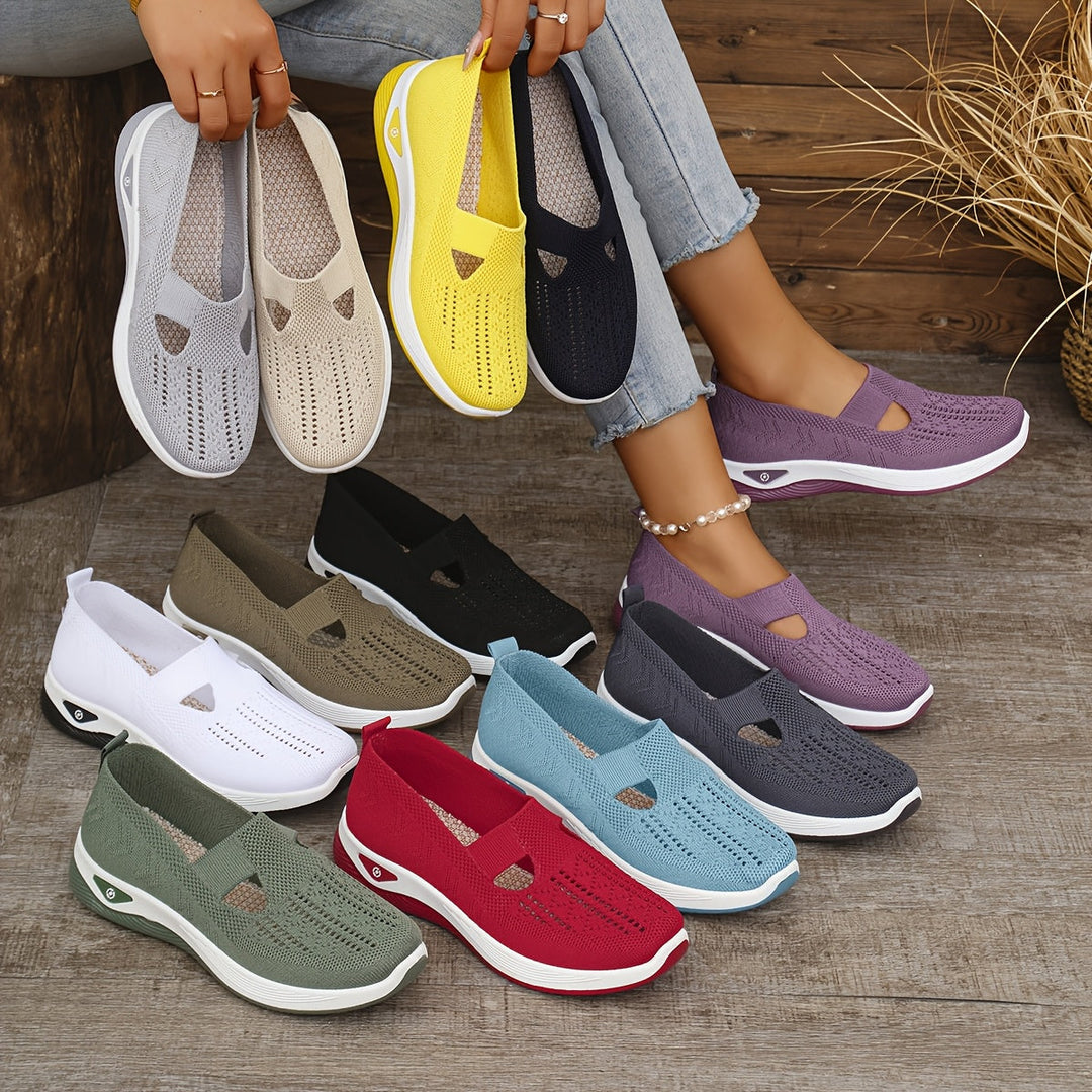 Easy entry sneakers with a stable fit